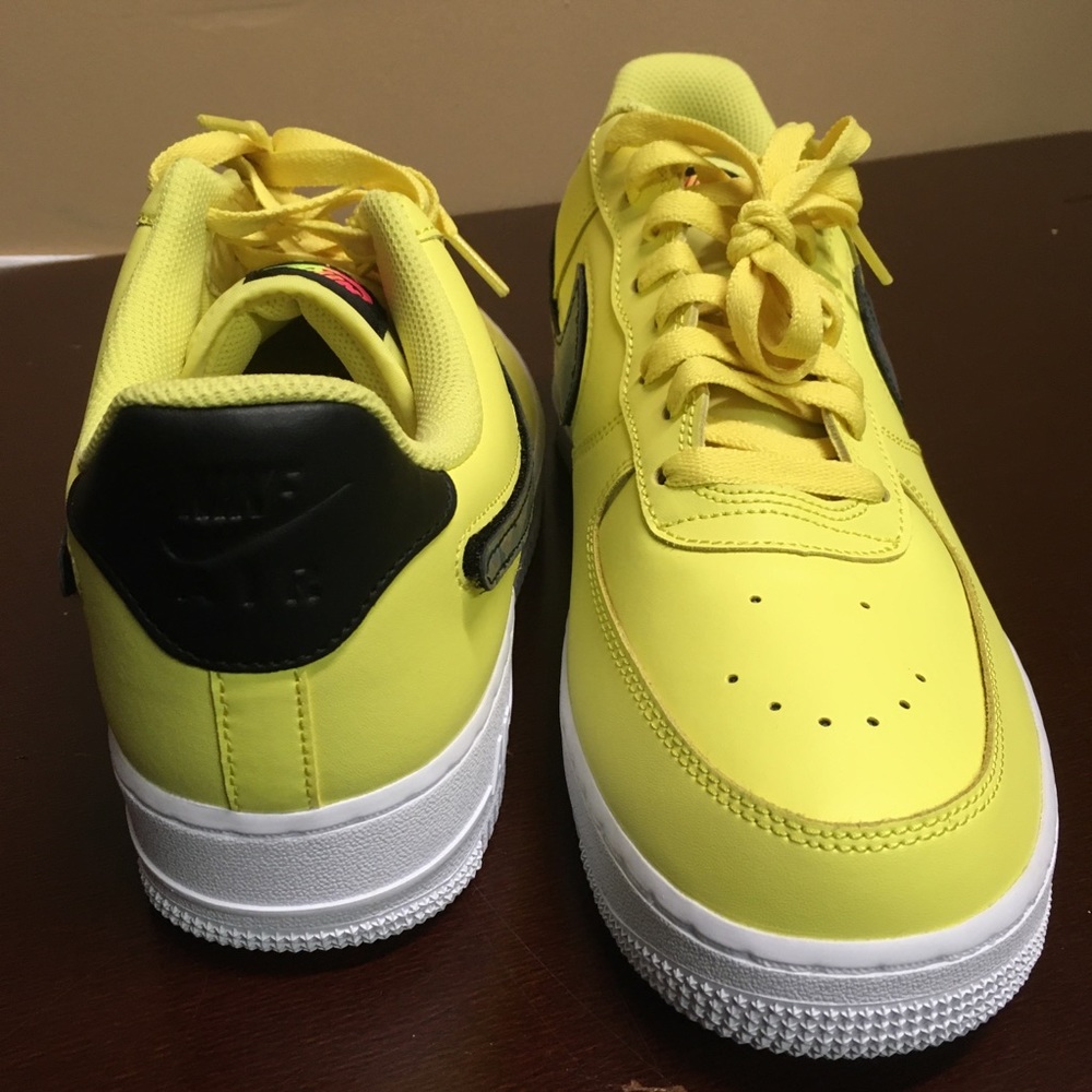 Yellow Air Force 1’s with holographic swoosh - Picture 4 of 5